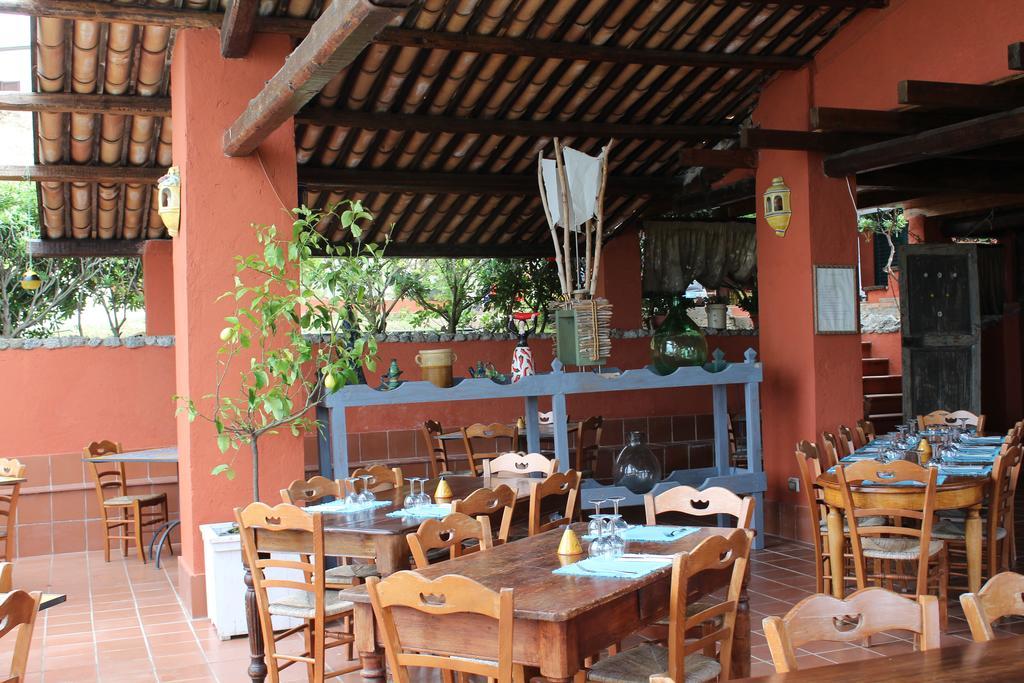 Agriturismo Ruralia Санта-Доменика Экстерьер фото