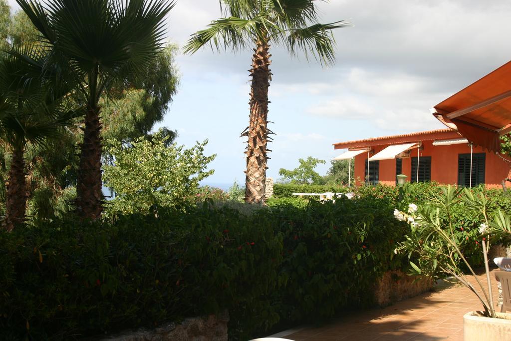 Agriturismo Ruralia Санта-Доменика Экстерьер фото