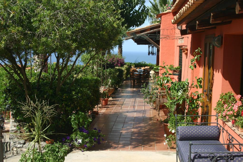 Agriturismo Ruralia Санта-Доменика Экстерьер фото