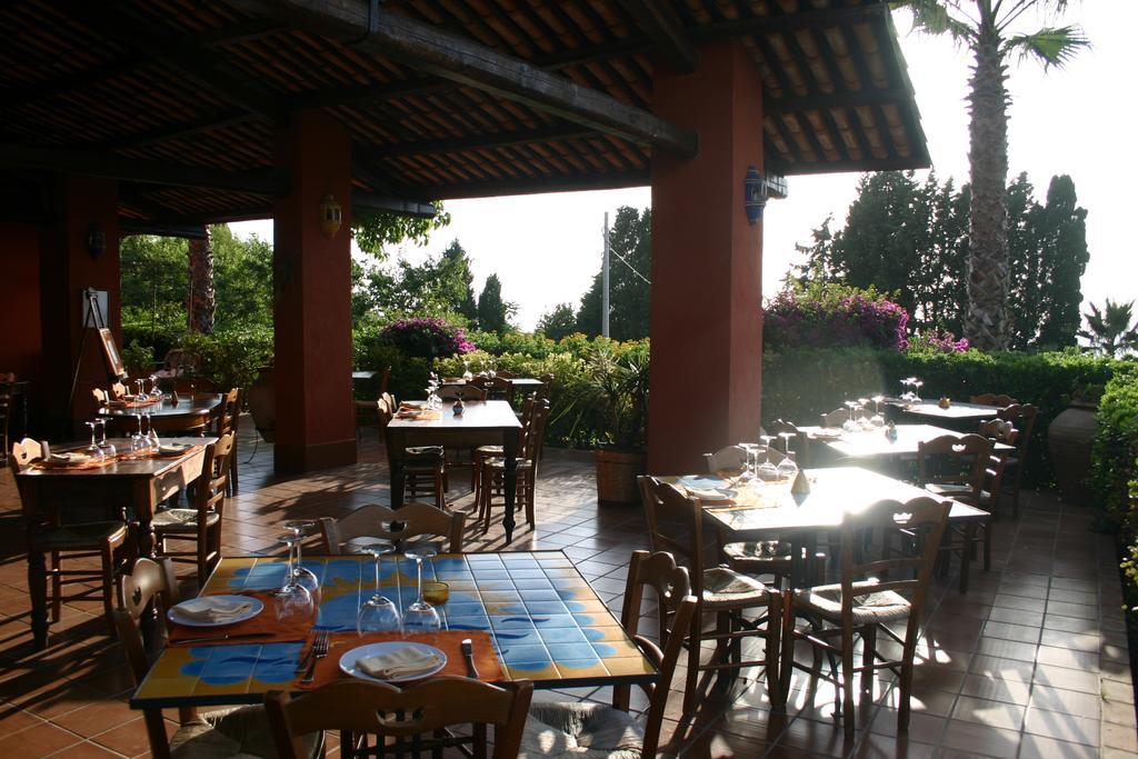 Agriturismo Ruralia Санта-Доменика Экстерьер фото
