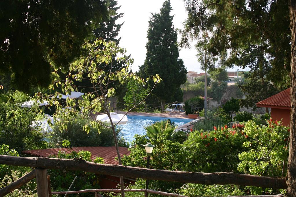 Agriturismo Ruralia Санта-Доменика Экстерьер фото