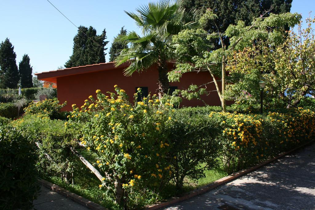 Agriturismo Ruralia Санта-Доменика Экстерьер фото