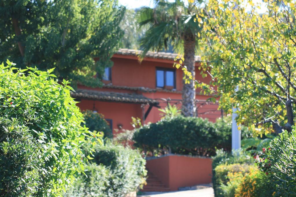 Agriturismo Ruralia Санта-Доменика Экстерьер фото