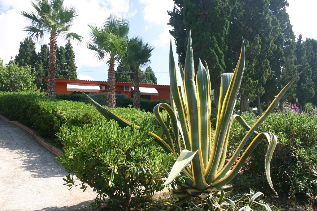 Agriturismo Ruralia Санта-Доменика Экстерьер фото